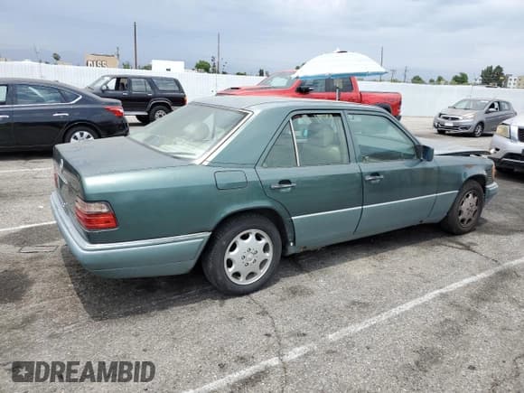✅ 1995 Mercedes-Benz E 320 • VIN: WDBEB31E4SC086330 • Lot: 59564065. Listed on Copart with 167,752 mi. Free auction sales archive from the USA and detailed vehicle history report at DreamBid. Image 3.