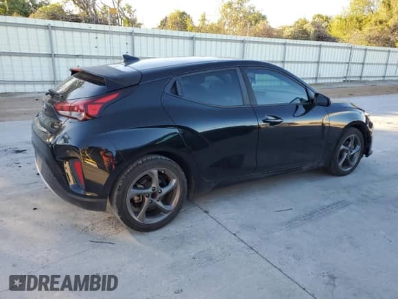 2020 Hyundai Veloster 2.0 z VIN KMHTG6AF6LU020700, wystawiony jako Copart lot #82023254 z przebiegiem 62 861 mil mil oraz Szkoda całkowita • Salvage title. Historia ofert i sprzedaży dostępna na DreamBid. Obrazek 3.
