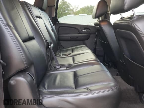 ✅ 2011 Chevrolet Suburban LT • VIN: 1GNSKJE37BR358911 • Lot: 73111044. Wystawiony na Copart z przebiegiem 163 437 mil. Bezpłatny archiwum sprzedaży aukcyjnych z USA i szczegółowy raport historii pojazdu na DreamBid. Zdjęcie 11.