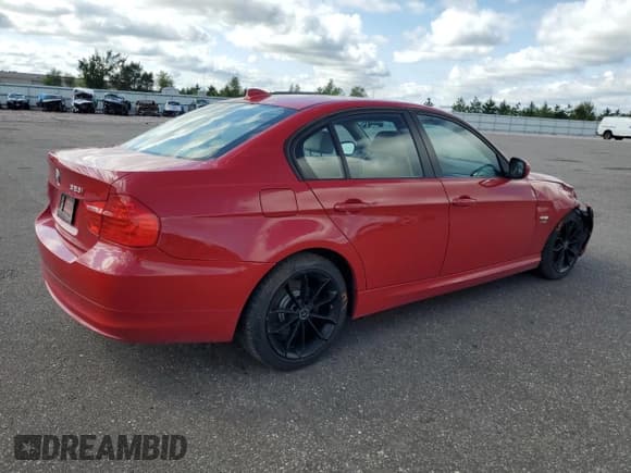 ✅ 2011 BMW 3 Series 328i xDrive • VIN: WBAPK7C55BA972891 • Лот: 81727405. Опубликован ранее на Copart с пробегом 152 536 миль. Бесплатный доступ к архиву аукционных продаж из США и подробный отчёт об истории автомобиля на DreamBid. Изображение 3.