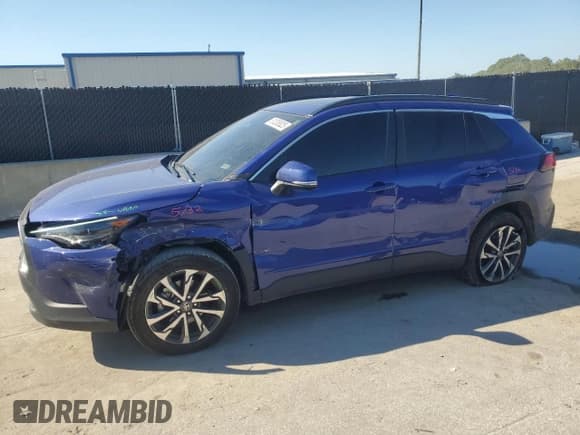 ✅ 2024 Toyota Corolla Cross XLE • VIN: 7MUDAABG6RV094383 • Lot: 90569075. Wystawiony na Copart z przebiegiem 44 825 mil. Bezpłatny archiwum sprzedaży aukcyjnych z USA i szczegółowy raport historii pojazdu na DreamBid. Zdjęcie 1.