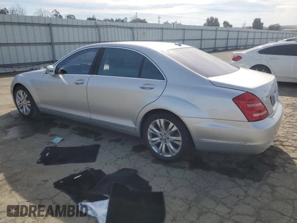 ✅ 2010 Mercedes-Benz S 400 • VIN: WDDNG9FBXAA318000 • Lot: 50596055. Listed on Copart with 81,826 mi. Free auction sales archive from the USA and detailed vehicle history report at DreamBid. Image 2.