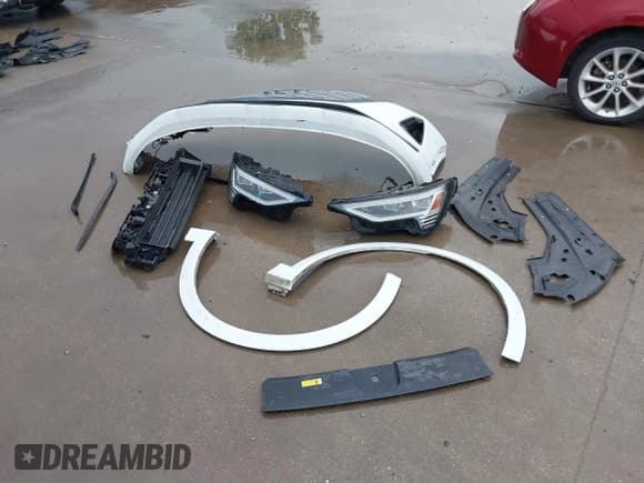 ✅ 2024 Audi Q8 e-tron Premium Plus • VIN: WA15AAGE0RB026474 • Lot: 42116042. Listed on IAAI with 11,306 mi. Free auction sales archive from the USA and detailed vehicle history report at DreamBid. Image 12.