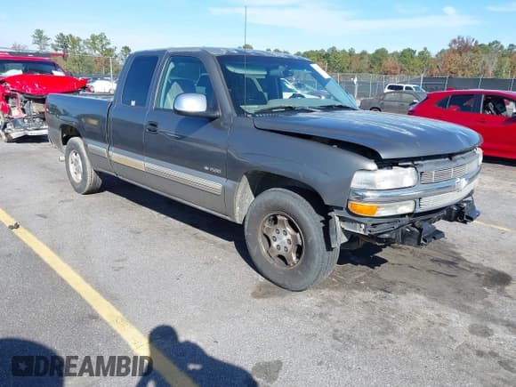✅ 2000 Chevrolet Silverado 1500 LS • VIN: 2GCEC19T3Y1406421 • Лот: 43698238. Опубликован ранее на IAAI с пробегом 234 964 миль. Бесплатный доступ к архиву аукционных продаж из США и подробный отчёт об истории автомобиля на DreamBid. Изображение 1.