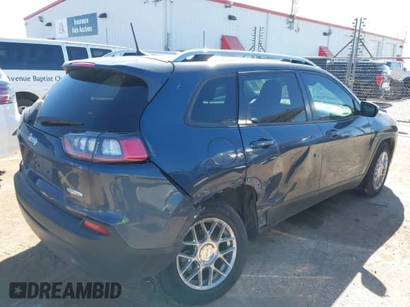 ✅ 2021 Jeep Cherokee Latitude • VIN: 1C4PJLCB4MD125544 • Lot: 43503257. Wystawiony na IAAI z przebiegiem 122 350 mil. Bezpłatny archiwum sprzedaży aukcyjnych z USA i szczegółowy raport historii pojazdu na DreamBid. Zdjęcie 4.