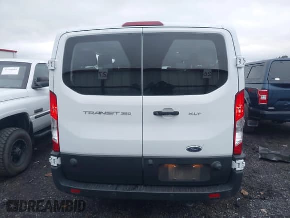 ✅ 2024 Ford Transit Passenger XLT • VIN: 1FBAX2Y87RKA73765 • Lot: 43769663. Wystawiony na IAAI z przebiegiem 14 598 mil. Bezpłatny archiwum sprzedaży aukcyjnych z USA i szczegółowy raport historii pojazdu na DreamBid. Zdjęcie 17.