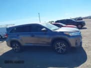 ✅ 2019 Toyota Highlander LE • VIN: 5TDZZRFH9KS293749 • Lot: 43659571. Listed on IAAI with 97,246 mi. Free auction sales archive from the USA and detailed vehicle history report at DreamBid. Image 13.