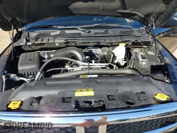 2022 Ram 1500 Express z VIN 3C6JR6AT8NG210555, wystawiony jako Copart lot #86509965 z przebiegiem 18 473 mil mil oraz Czysty tytuł • Clean title. Historia ofert i sprzedaży dostępna na DreamBid. Obrazek 11.