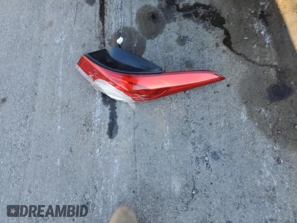 ✅ 2012 Hyundai Elantra GLS • VIN: 5NPDH4AE6CH105287 • Lot: 85653825. Listed on Copart with 204,606 mi. Free auction sales archive from the USA and detailed vehicle history report at DreamBid. Image 12.