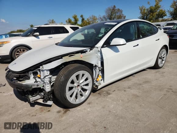 ✅ 2022 Tesla Model 3 • VIN: 5YJ3E1EA6NF328750 • Lot: 82206215. Wystawiony na Copart z przebiegiem 45 786 mil. Bezpłatny archiwum sprzedaży aukcyjnych z USA i szczegółowy raport historii pojazdu na DreamBid. Zdjęcie 1.
