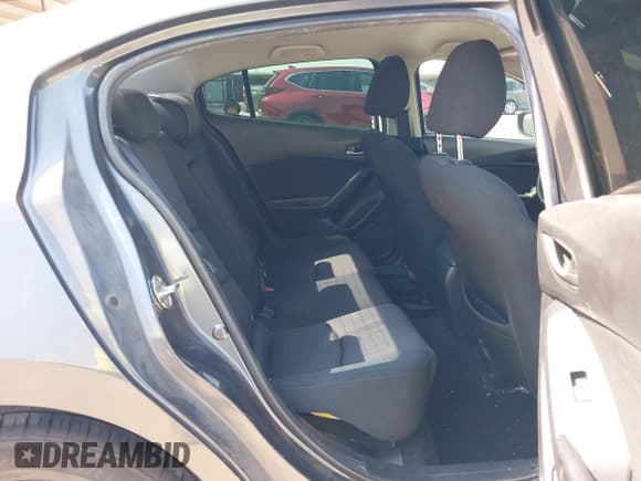 ✅ 2015 Mazda 3 i Touring • VIN: 3MZBM1V76FM234798 • Lot: 43026013. Wystawiony na IAAI z przebiegiem 101 977 mil. Bezpłatny archiwum sprzedaży aukcyjnych z USA i szczegółowy raport historii pojazdu na DreamBid. Zdjęcie 8.