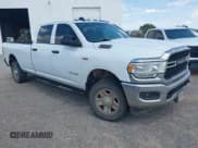 ✅ 2022 Ram 2500 Tradesman • VIN: 3C6UR5HJ3NG129846 • Lot: 43115859. Wystawiony na IAAI z przebiegiem 150 916 mil. Bezpłatny archiwum sprzedaży aukcyjnych z USA i szczegółowy raport historii pojazdu na DreamBid. Zdjęcie 1.
