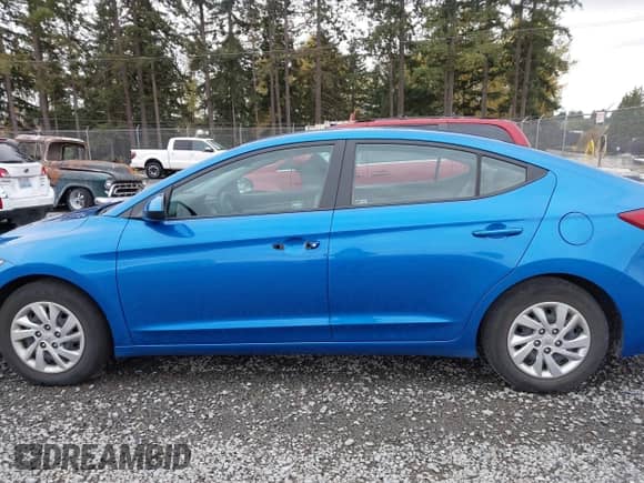 2018 Hyundai Elantra SE z VIN KMHD74LF7JU472903, wystawiony jako IAAI lot #43534979 z przebiegiem 41 692 mil mil oraz . Historia ofert i sprzedaży dostępna na DreamBid. Obrazek 13.