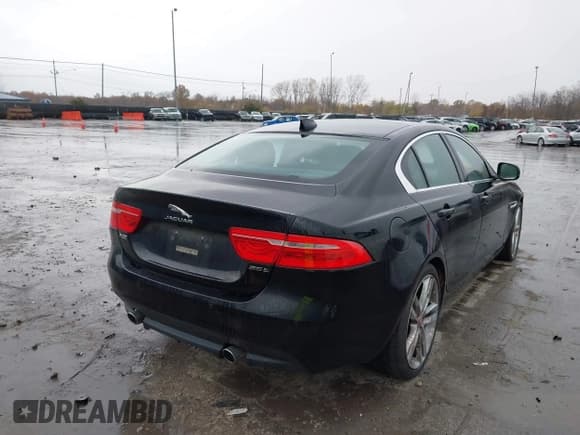 ✅ 2017 Jaguar XE 35t Prestige • VIN: SAJAE4BVXHA953523 • Lot: 43615076. Wystawiony na IAAI z przebiegiem 45 273 mil. Bezpłatny archiwum sprzedaży aukcyjnych z USA i szczegółowy raport historii pojazdu na DreamBid. Zdjęcie 4.