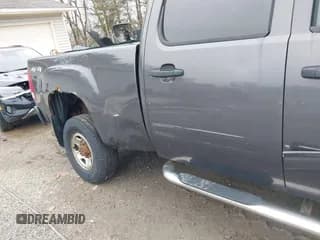 ✅ 2010 GMC Sierra 2500HD SLE • VIN: 1GT4K0BG2AF152477 • Lot: 43729129. Wystawiony na IAAI z przebiegiem 193 478 mil. Bezpłatny archiwum sprzedaży aukcyjnych z USA i szczegółowy raport historii pojazdu na DreamBid. Zdjęcie 6.