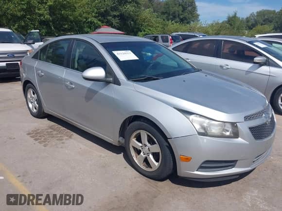 2012 Chevrolet Cruze 1FL z VIN 1G1PE5SC3C7314833, wystawiony jako IAAI lot #43120913 z przebiegiem 171 578 mil mil oraz . Historia ofert i sprzedaży dostępna na DreamBid. Obrazek 1.