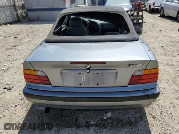 ✅ 1994 BMW 3 Series 318i • VIN: WBABK6329RED16256 • Лот: 67191674. Опубликован ранее на Copart с пробегом 113 073 миль. Бесплатный доступ к архиву аукционных продаж из США и подробный отчёт об истории автомобиля на DreamBid. Изображение 6.