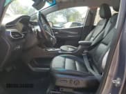 ✅ 2023 Chevrolet Bolt EV 2LT • VIN: 1G1FX6S03P4191947 • Lot: 55965675. Wystawiony na Copart z przebiegiem 28 450 mil. Bezpłatny archiwum sprzedaży aukcyjnych z USA i szczegółowy raport historii pojazdu na DreamBid. Zdjęcie 7.