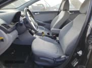 ✅ 2013 Hyundai Accent GS • VIN: KMHCT5AE3DU093859 • Лот: 70077764. Опубликован ранее на Copart с пробегом 74 321 миль. Бесплатный доступ к архиву аукционных продаж из США и подробный отчёт об истории автомобиля на DreamBid. Изображение 7.