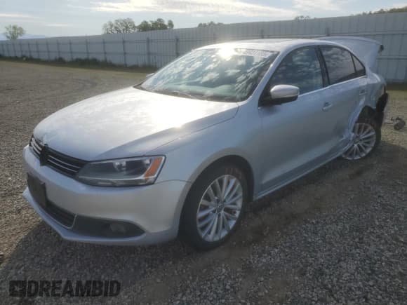 ✅ 2014 Volkswagen Jetta SEL • VIN: 3VWL17AJ4EM426947 • Lot: 49431185. Listed on Copart with 104,254 mi. Free auction sales archive from the USA and detailed vehicle history report at DreamBid. Image 1.