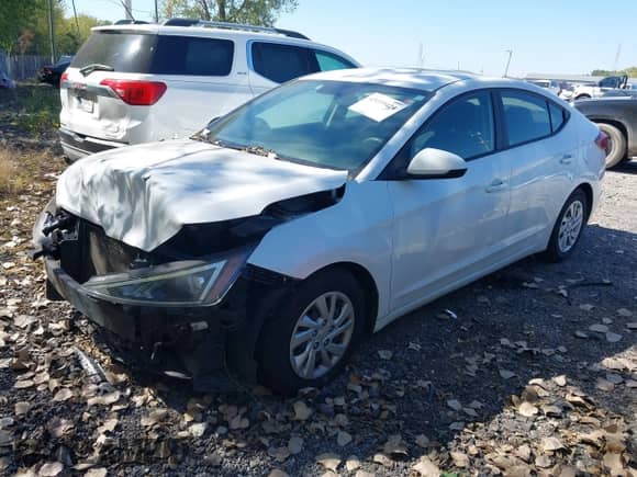 2019 Hyundai Elantra SE z VIN 5NPD74LF9KH425730, wystawiony jako IAAI lot #43339424 z przebiegiem 173 123 mil mil oraz . Historia ofert i sprzedaży dostępna na DreamBid. Obrazek 2.