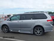 ✅ 2014 Toyota Sienna SE • VIN: 5TDXK3DC6ES421515 • Lot: 43102179. Wystawiony na IAAI z przebiegiem 63 756 mil. Bezpłatny archiwum sprzedaży aukcyjnych z USA i szczegółowy raport historii pojazdu na DreamBid. Zdjęcie 14.
