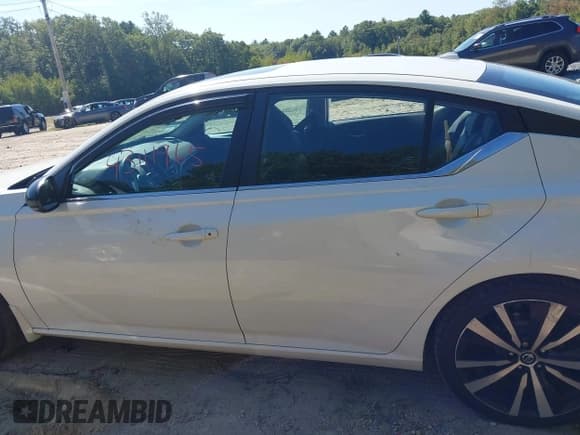 ✅ 2021 Nissan Altima SR • VIN: 1N4AL4CV2MN391077 • Lot: 43111965. Listed on IAAI with 37,986 mi. Free auction sales archive from the USA and detailed vehicle history report at DreamBid. Image 14.