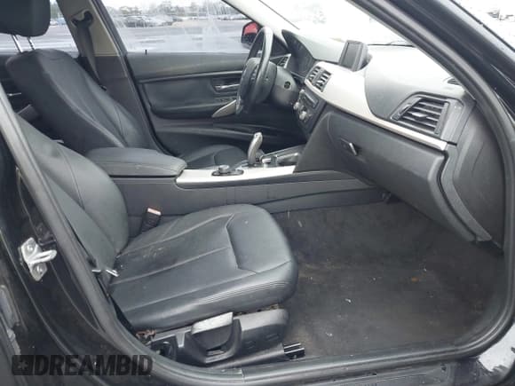 ✅ 2014 BMW 3 Series 320i • VIN: WBA3B1C50EP679106 • Лот: 43887591. Опубликован ранее на IAAI с пробегом 133 905 миль. Бесплатный доступ к архиву аукционных продаж из США и подробный отчёт об истории автомобиля на DreamBid. Изображение 5.