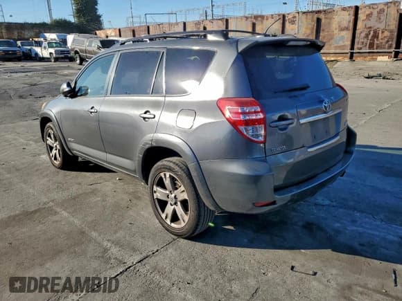 ✅ 2009 Toyota RAV4 Sport • VIN: JTMBK32V595073877 • Лот: 96414365. Опубликован ранее на Copart с пробегом 271 857 миль. Бесплатный доступ к архиву аукционных продаж из США и подробный отчёт об истории автомобиля на DreamBid. Изображение 2.