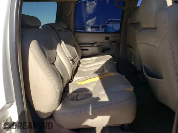 ✅ 2005 Chevrolet Suburban LS • VIN: 3GNEC16Z55G197931 • Лот: 84143404. Опубликован ранее на Copart с пробегом Не указан. Бесплатный доступ к архиву аукционных продаж из США и подробный отчёт об истории автомобиля на DreamBid. Изображение 11.