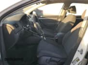 ✅ 2009 Volkswagen Rabbit S • VIN: WVWDB71KX9W028483 • Lot: 89188435. Wystawiony na Copart z przebiegiem 156 605 mil. Bezpłatny archiwum sprzedaży aukcyjnych z USA i szczegółowy raport historii pojazdu na DreamBid. Zdjęcie 7.