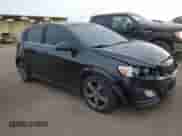 2013 Chevrolet Sonic RS z VIN 1G1JG6SB3D4218166, wystawiony jako Copart lot #65519165 z przebiegiem 102 166 mil mil oraz Nie do naprawy • Non repairable. Historia ofert i sprzedaży dostępna na DreamBid. Obrazek 4.