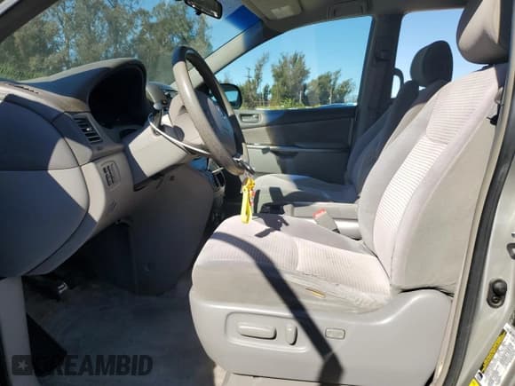 ✅ 2006 Toyota Sienna CE • VIN: 5TDZA23C26S517604 • Lot: 82604045. Wystawiony na Copart z przebiegiem 205 757 mil. Bezpłatny archiwum sprzedaży aukcyjnych z USA i szczegółowy raport historii pojazdu na DreamBid. Zdjęcie 7.