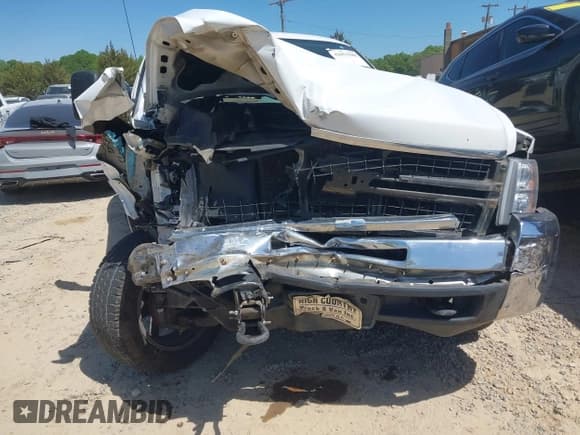 ✅ 2010 Chevrolet Silverado 2500HD • VIN: 1GC5CVBG3AZ266887 • Lot: 42055588. Wystawiony na IAAI z przebiegiem 150 946 mil. Bezpłatny archiwum sprzedaży aukcyjnych z USA i szczegółowy raport historii pojazdu na DreamBid. Zdjęcie 6.