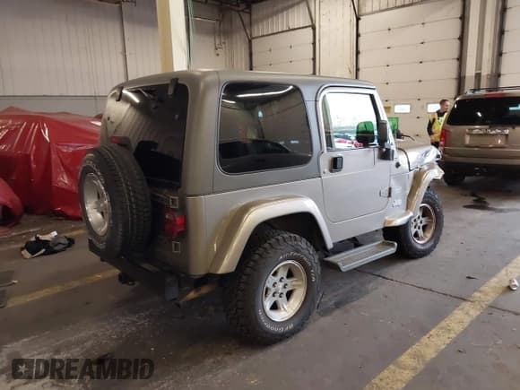 ✅ 2004 Jeep Wrangler Sahara • VIN: 1J4FA59S04P747727 • Lot: 43599384. Listed on IAAI with 190,912 mi. Free auction sales archive from the USA and detailed vehicle history report at DreamBid. Image 4.