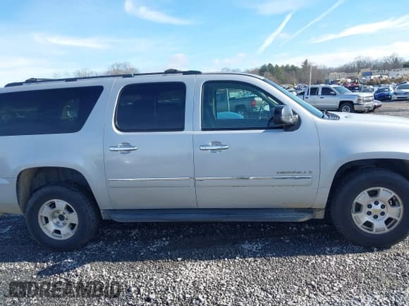 ✅ 2013 Chevrolet Suburban LS • VIN: 1GNSKHE72DR173647 • Lot: 43905237. Listed on IAAI with 244,764 mi. Free auction sales archive from the USA and detailed vehicle history report at DreamBid. Image 13.