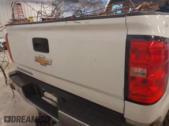 ✅ 2017 Chevrolet Silverado 2500HD LT • VIN: 1GC1KVEY0HF201240 • Lot: 43529703. Wystawiony na IAAI z przebiegiem 208 294 mil. Bezpłatny archiwum sprzedaży aukcyjnych z USA i szczegółowy raport historii pojazdu na DreamBid. Zdjęcie 16.