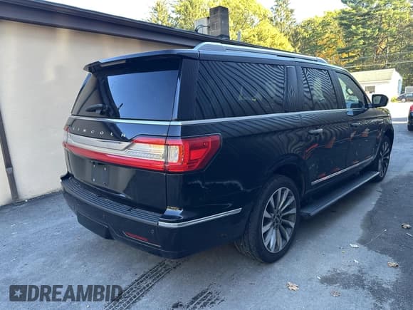 ✅ 2018 Lincoln Navigator Select • VIN: 5LMJJ3JT6JEL15197 • Lot: 43779212. Wystawiony na IAAI z przebiegiem 224 092 mil. Bezpłatny archiwum sprzedaży aukcyjnych z USA i szczegółowy raport historii pojazdu na DreamBid. Zdjęcie 4.