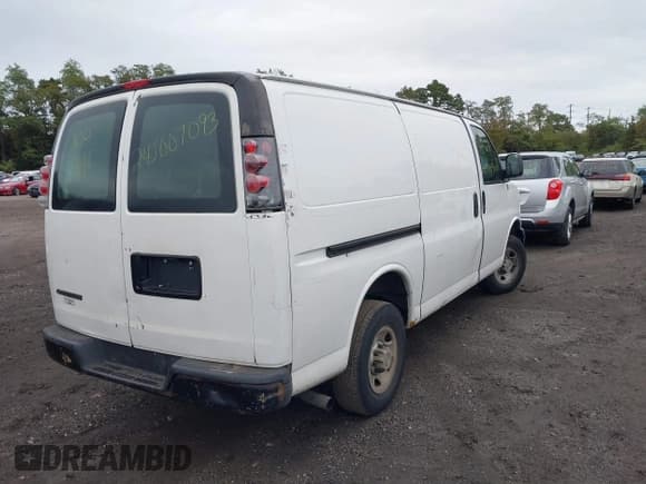 ✅ 2008 Chevrolet Express Cargo • VIN: 1GCGG25C681105785 • Лот: 40381121. Опубликован ранее на IAAI с пробегом Не указан. Бесплатный доступ к архиву аукционных продаж из США и подробный отчёт об истории автомобиля на DreamBid. Изображение 4.