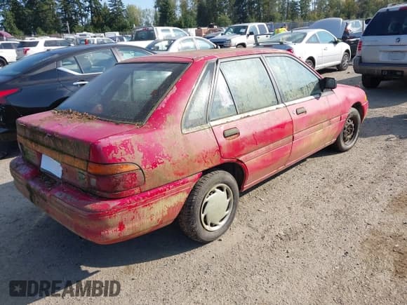 ✅ 1993 Ford Escort • VIN: 1FAPP14J2PW292170 • Lot: 43236680. Wystawiony na IAAI z przebiegiem 27 311 mil. Bezpłatny archiwum sprzedaży aukcyjnych z USA i szczegółowy raport historii pojazdu na DreamBid. Zdjęcie 4.