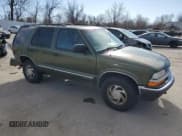 ✅ 2001 Chevrolet Blazer LT • VIN: 1GNDT13W01K239026 • Lot: 49073315. Wystawiony na Copart z przebiegiem 296 019 mil. Bezpłatny archiwum sprzedaży aukcyjnych z USA i szczegółowy raport historii pojazdu na DreamBid. Zdjęcie 4.