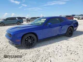 2018 Dodge Challenger SXT Plus z VIN 2C3CDZAG4JH334356, wystawiony jako Copart lot #69246635 z przebiegiem 61 135 mil mil oraz Szkoda całkowita • Salvage title. Historia ofert i sprzedaży dostępna na DreamBid. Obrazek 1.