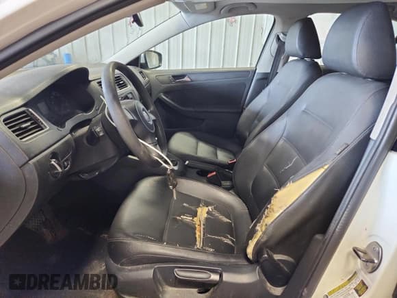 ✅ 2011 Volkswagen Jetta SE • VIN: 3VWDX7AJ0BM388096 • Lot: 91327665. Wystawiony na Copart z przebiegiem 211 817 mil. Bezpłatny archiwum sprzedaży aukcyjnych z USA i szczegółowy raport historii pojazdu na DreamBid. Zdjęcie 7.