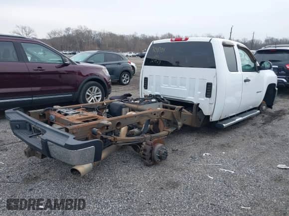 ✅ 2013 Chevrolet Silverado 2500HD Work Truck • VIN: 1GC2KVCG8DZ253237 • Lot: 41149947. Wystawiony na IAAI z przebiegiem 326 965 mil. Bezpłatny archiwum sprzedaży aukcyjnych z USA i szczegółowy raport historii pojazdu na DreamBid. Zdjęcie 4.