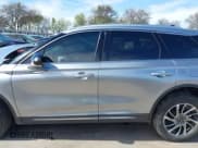 ✅ 2022 Lincoln Corsair Standard • VIN: 5LMCJ1C92NUL34355 • Lot: 41813479. Wystawiony na IAAI z przebiegiem 27 847 mil. Bezpłatny archiwum sprzedaży aukcyjnych z USA i szczegółowy raport historii pojazdu na DreamBid. Zdjęcie 15.