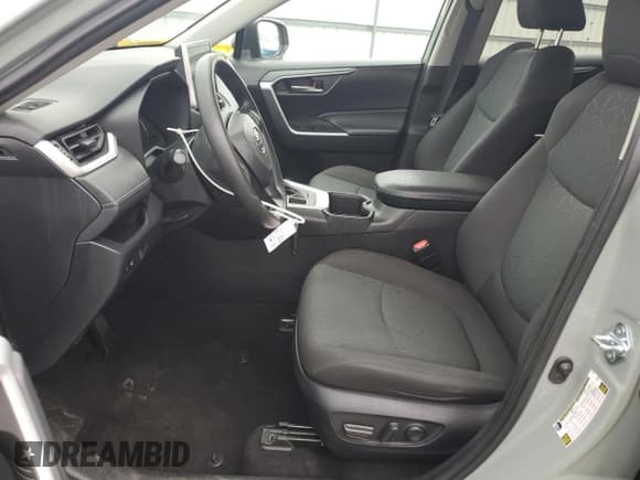 ✅ 2023 Toyota RAV4 XLE • VIN: 2T3P1RFV4PW370750 • Lot: 82035195. Wystawiony na Copart z przebiegiem 53 138 mil. Bezpłatny archiwum sprzedaży aukcyjnych z USA i szczegółowy raport historii pojazdu na DreamBid. Zdjęcie 7.