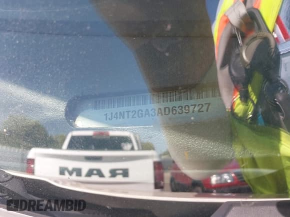 ✅ 2010 Jeep Patriot Sport • VIN: 1J4NT2GA3AD639727 • Lot: 42517340. Listed on IAAI with 215,101 mi. Free auction sales archive from the USA and detailed vehicle history report at DreamBid. Image 9.