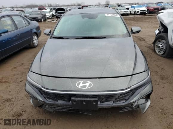 2024 Hyundai Elantra Preferred z VIN KMHLN4DG3RU847268, wystawiony jako Copart lot #81753604 z przebiegiem 2 031 mil mil oraz Czysty tytuł • Clean title. Historia ofert i sprzedaży dostępna na DreamBid. Obrazek 5.