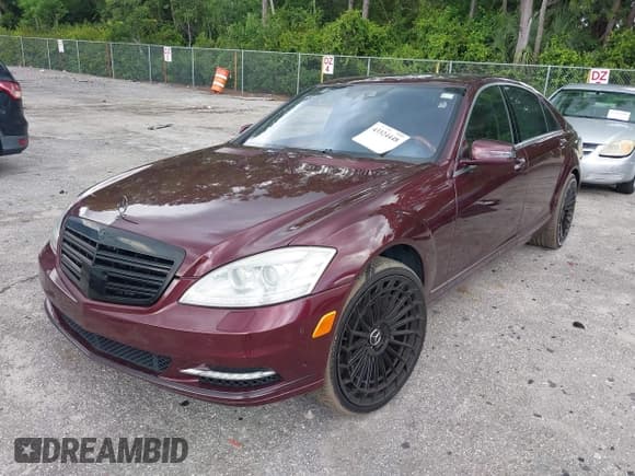 ✅ 2011 Mercedes-Benz S 550 • VIN: WDDNG8GBXBA377669 • Lot: 43324448. Wystawiony na IAAI z przebiegiem 109 925 mil. Bezpłatny archiwum sprzedaży aukcyjnych z USA i szczegółowy raport historii pojazdu na DreamBid. Zdjęcie 2.