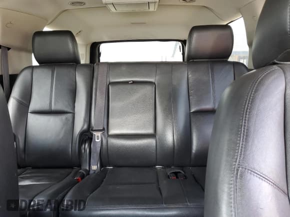 ✅ 2013 Chevrolet Suburban LT • VIN: 1GNSKJE76DR353611 • Lot: 58845685. Wystawiony na Copart z przebiegiem 136 278 mil. Bezpłatny archiwum sprzedaży aukcyjnych z USA i szczegółowy raport historii pojazdu na DreamBid. Zdjęcie 10.